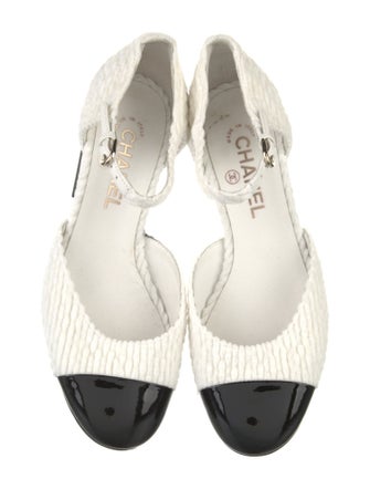 Chanel 2022 Interlocking CC Logo D'Orsay Pumps