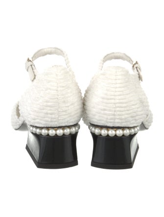 Chanel 2022 Interlocking CC Logo D'Orsay Pumps