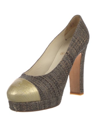 Chanel Interlocking CC Logo Straw Pumps