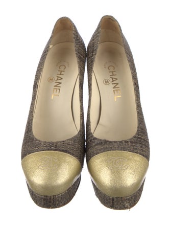 Chanel Interlocking CC Logo Straw Pumps