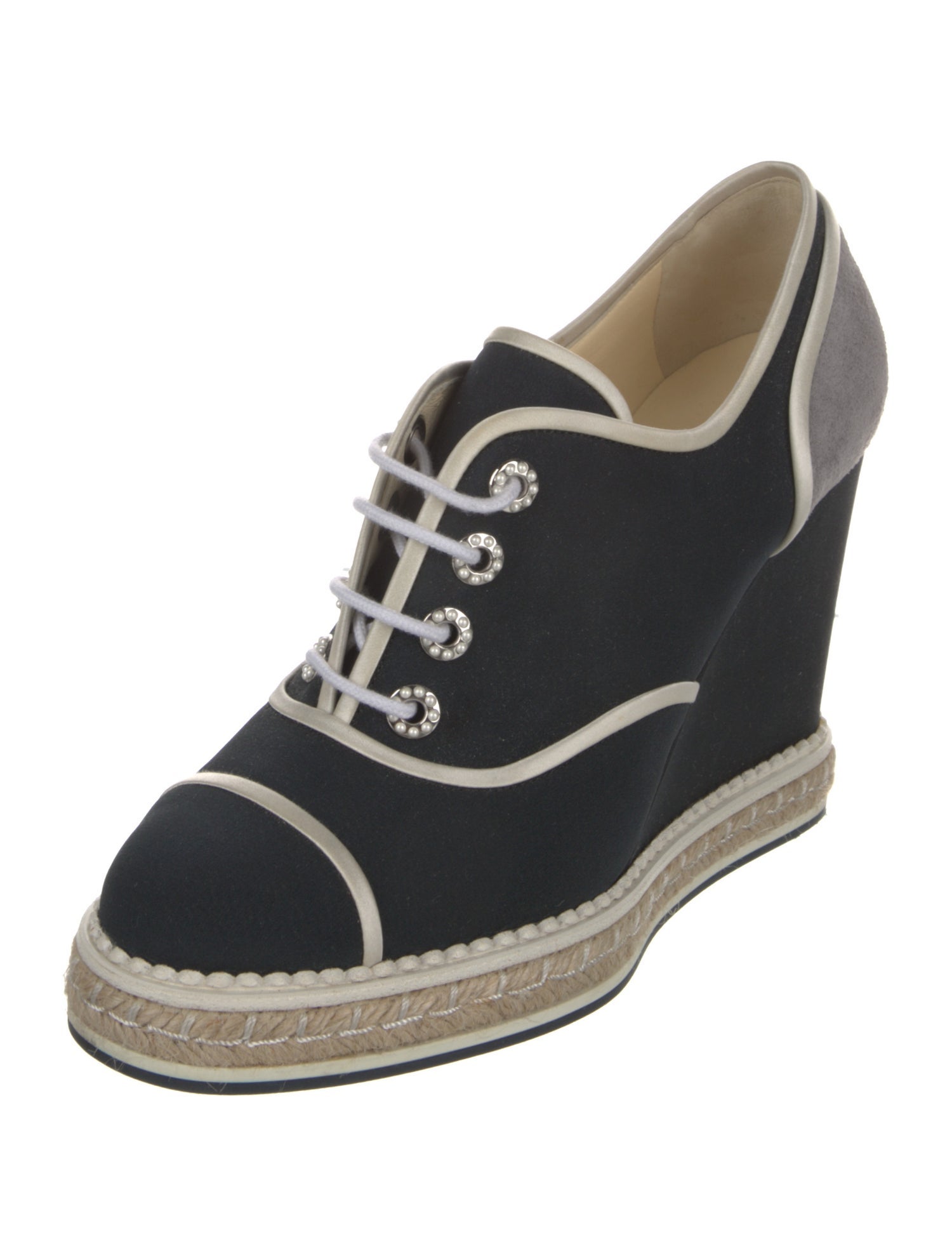 Chanel 2016 Interlocking CC Logo Pumps