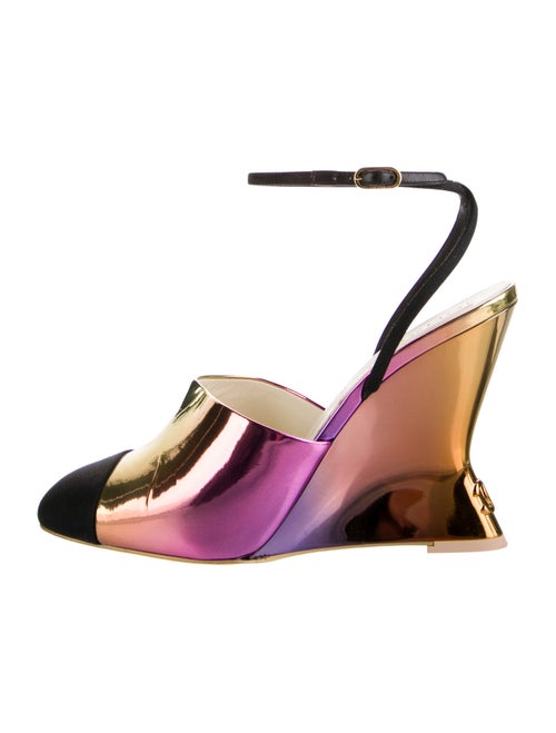 Chanel 2024 Interlocking CC Logo Pumps