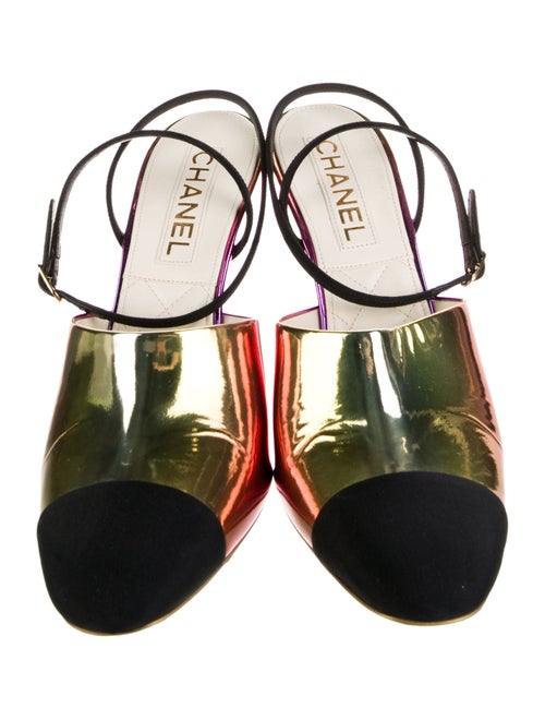 Chanel 2024 Interlocking CC Logo Pumps