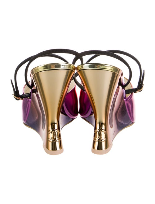 Chanel 2024 Interlocking CC Logo Pumps