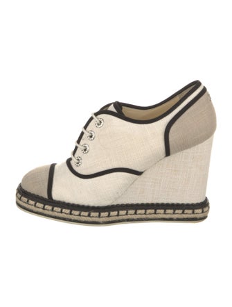 Chanel 2016 Interlocking CC Logo Pumps