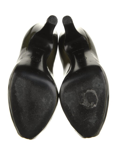 Chanel Interlocking CC Logo Patent Leather Pumps