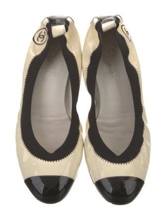 Chanel Interlocking CC Logo Leather Flats