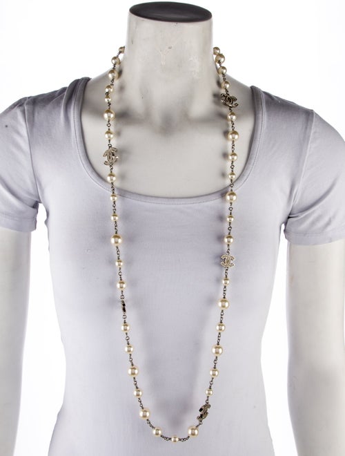 Chanel Faux Pearl & Strass CC Station Necklace