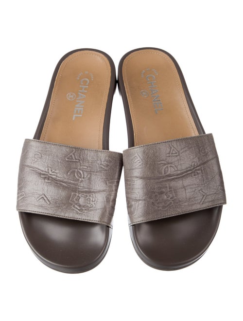 Chanel Interlocking CC Logo Leather Slides