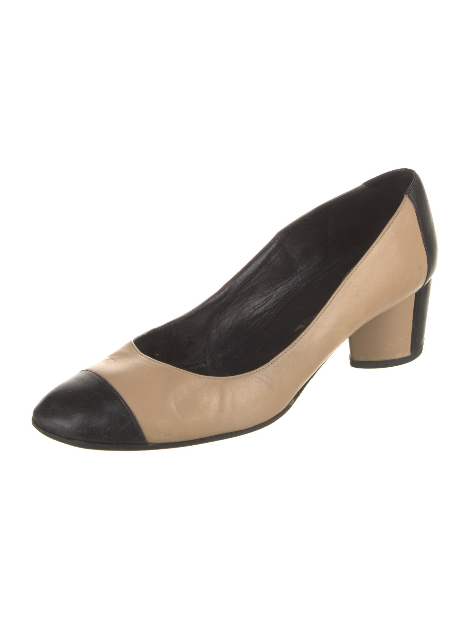 Chanel Interlocking CC Logo Leather Pumps