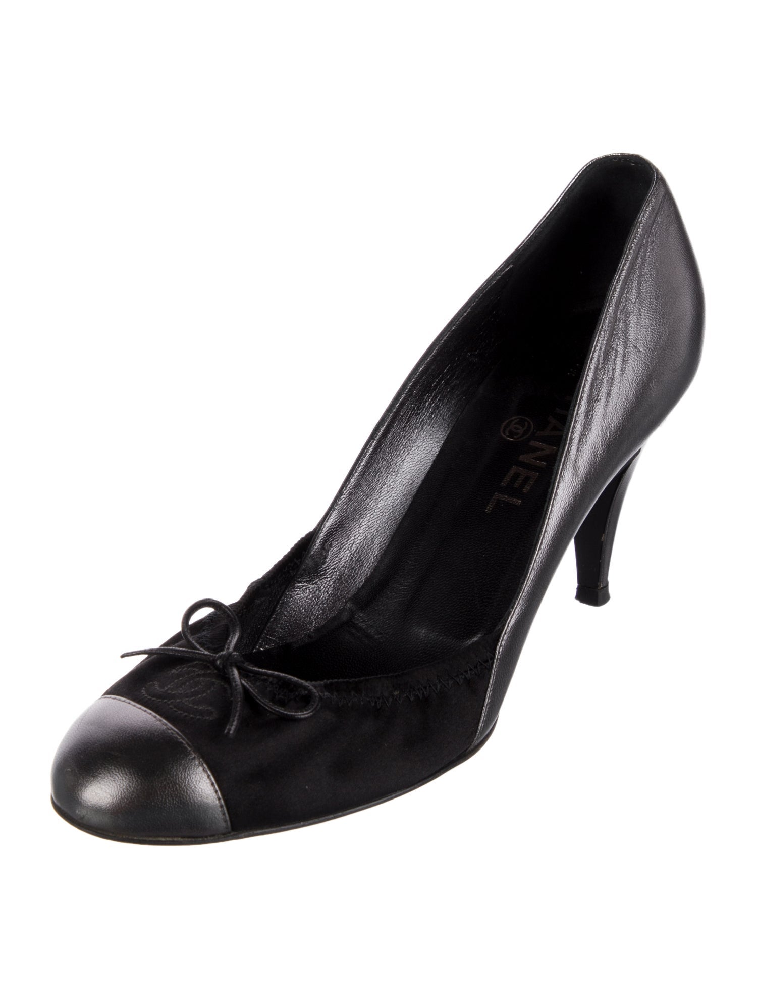 Chanel Interlocking CC Logo Leather Pumps