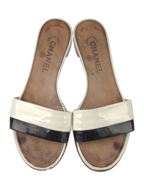 Chanel Interlocking CC Logo Patent Leather Slides