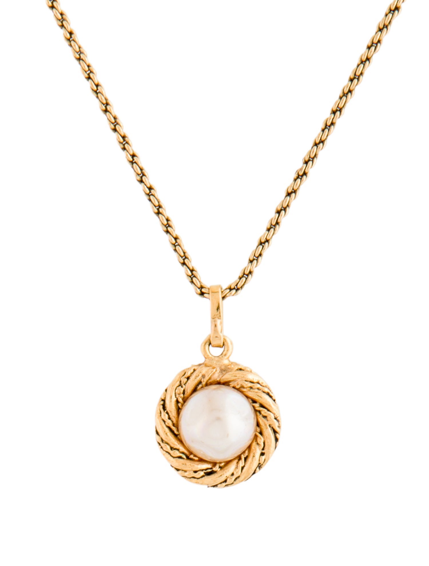 Chanel Vintage Faux Pearl Pendant Necklace
