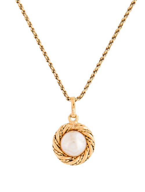 Chanel Vintage Faux Pearl Pendant Necklace