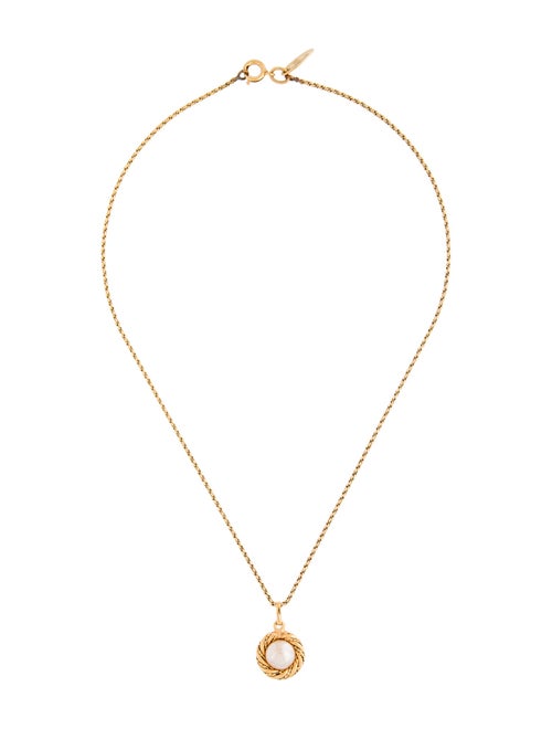 Chanel Vintage Faux Pearl Pendant Necklace