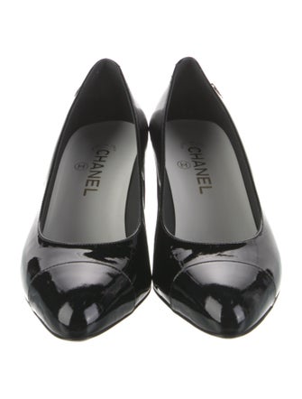 Chanel 2023 Interlocking CC Logo Pumps