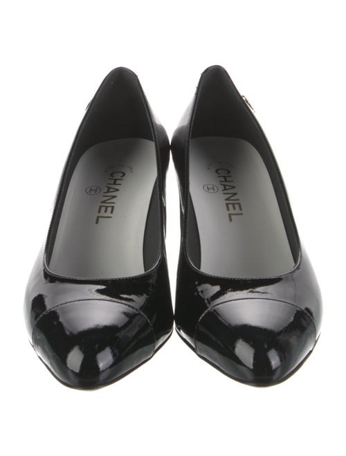 Chanel 2023 Interlocking CC Logo Pumps