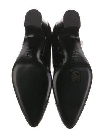 Chanel 2023 Interlocking CC Logo Pumps