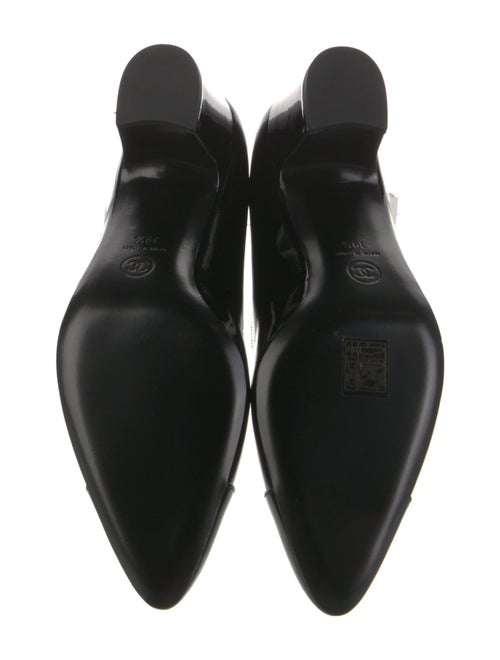 Chanel 2023 Interlocking CC Logo Pumps