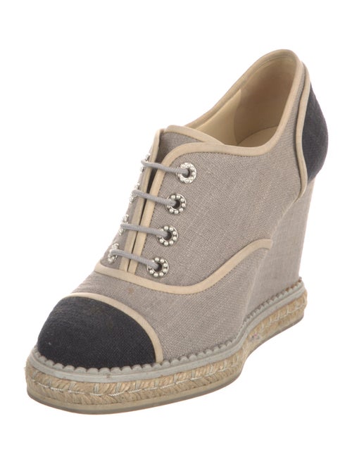 Chanel Interlocking CC Logo Canvas Pumps