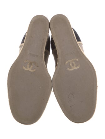 Chanel Interlocking CC Logo Canvas Pumps