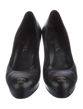Chanel Interlocking CC Logo Leather Pumps
