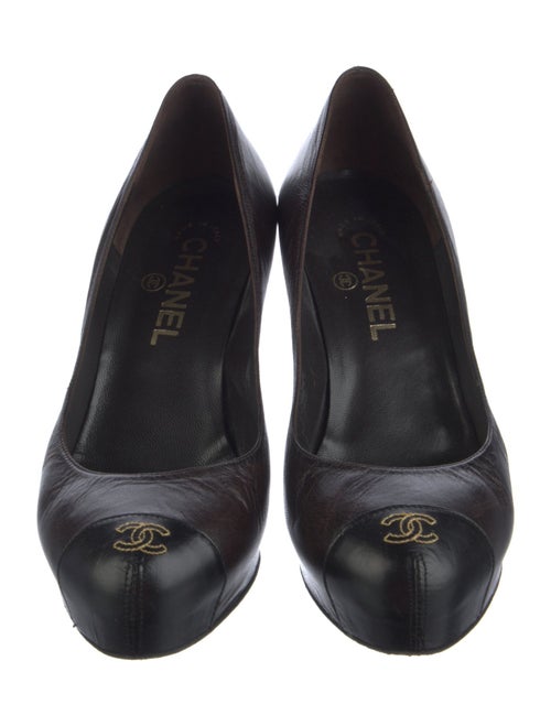 Chanel Interlocking CC Logo Leather Pumps