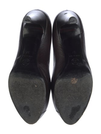 Chanel Interlocking CC Logo Leather Pumps