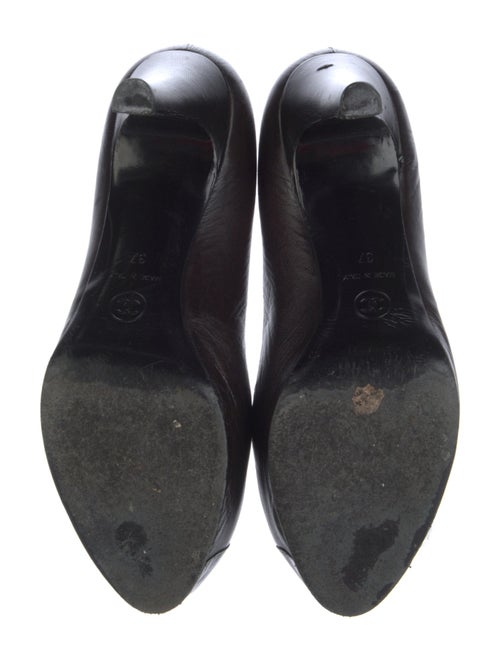 Chanel Interlocking CC Logo Leather Pumps