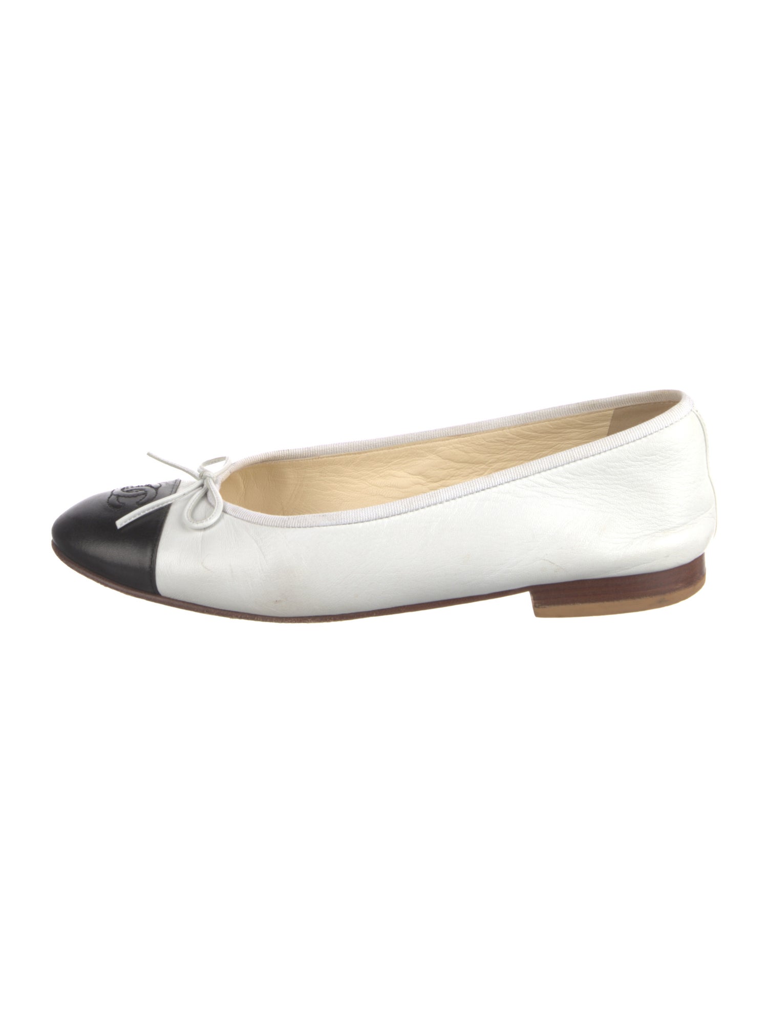 Chanel Interlocking CC Logo Leather Ballet Flats
