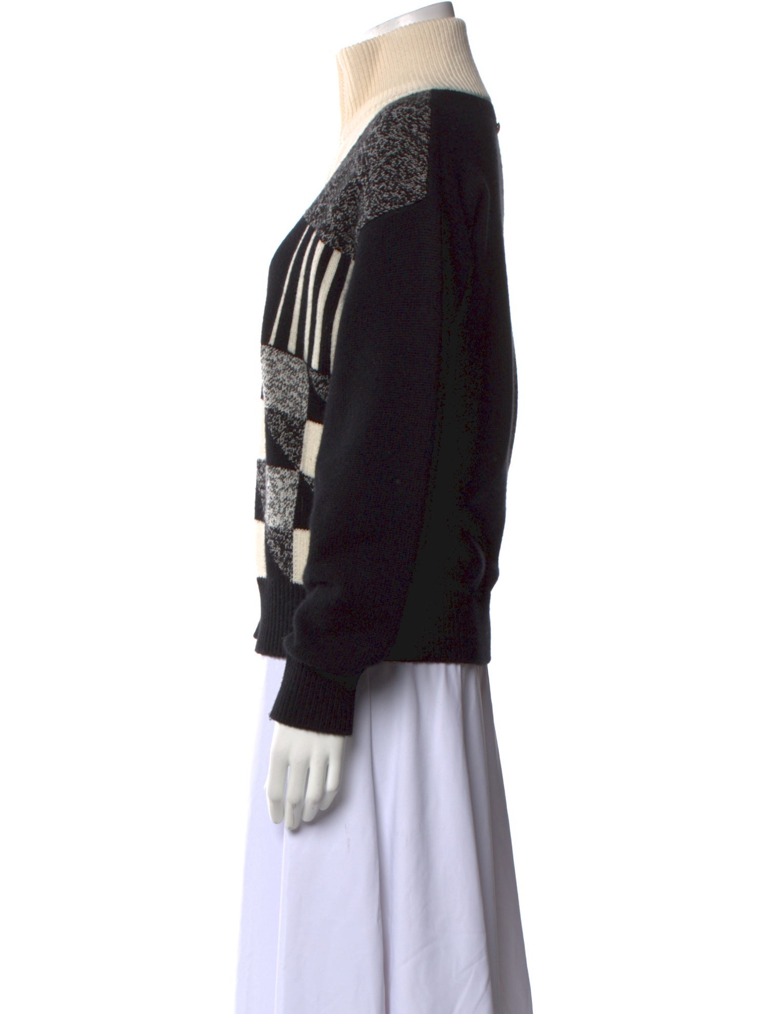 Chanel 2022 Coco Neige Sweater