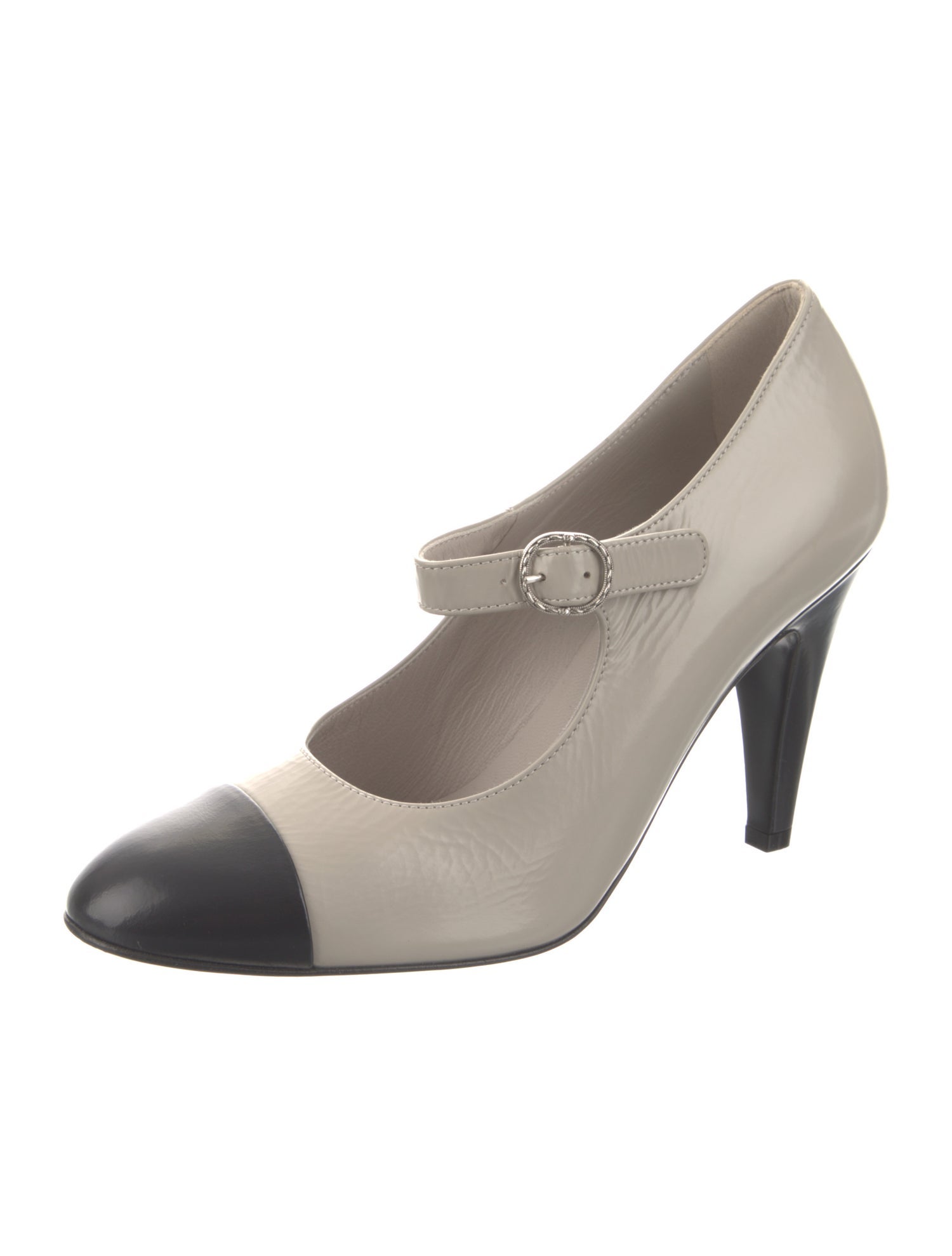 Chanel 2022 Interlocking CC Logo Pumps
