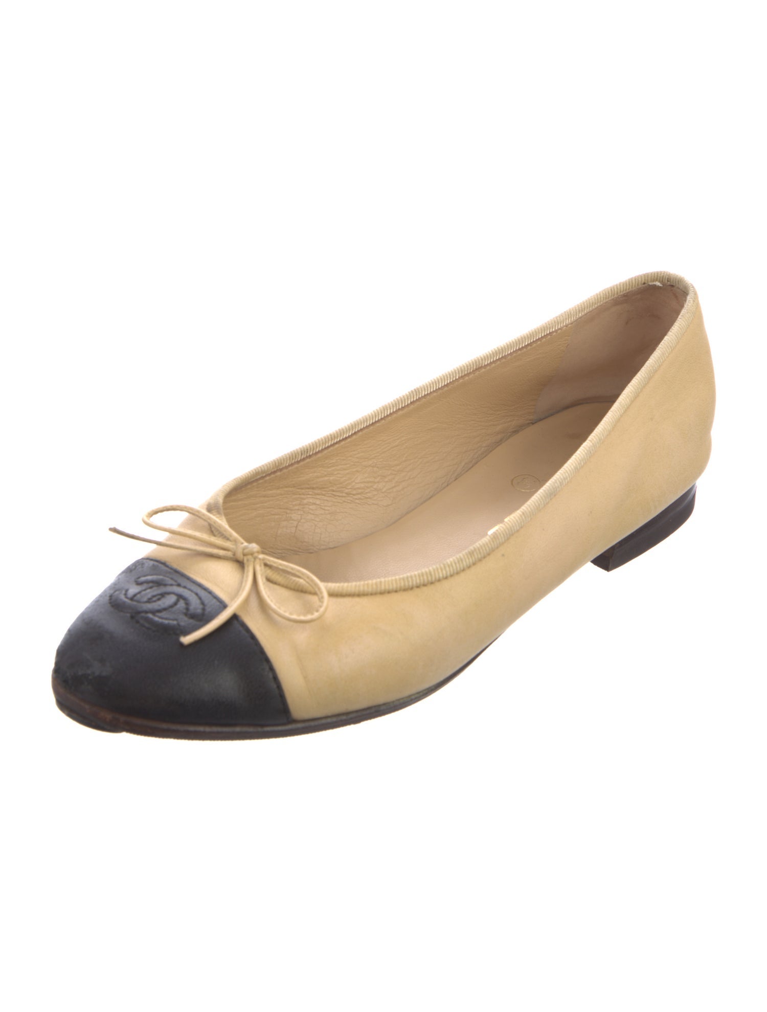 Chanel Interlocking CC Logo Leather Ballet Flats