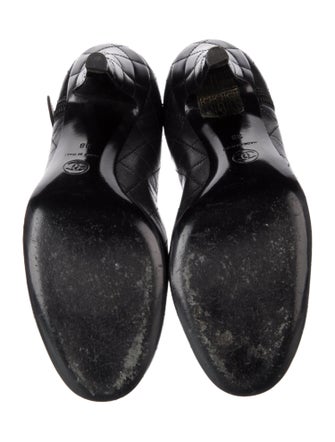 Chanel Interlocking CC Logo Lambskin Pumps