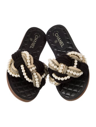 Chanel 2017 Interlocking CC Logo Slides