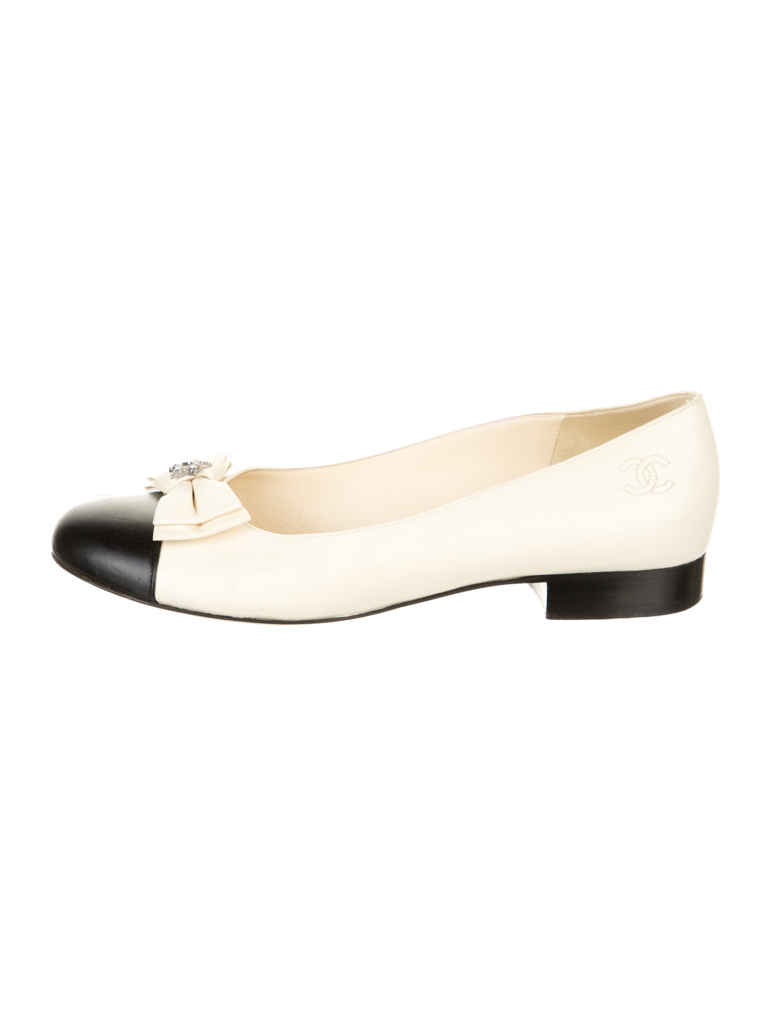 Chanel Interlocking CC Logo Leather Ballet Flats