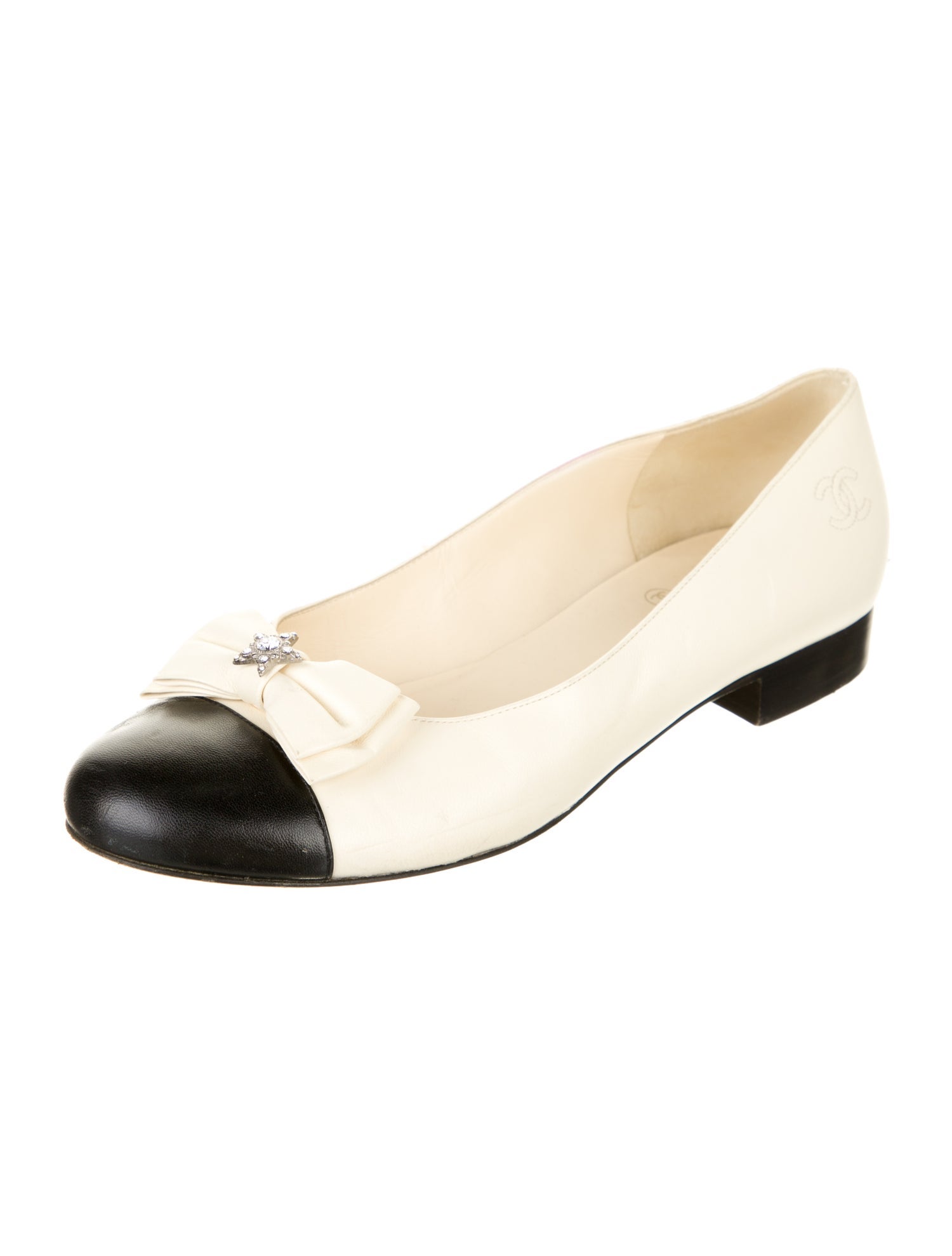 Chanel Interlocking CC Logo Leather Ballet Flats