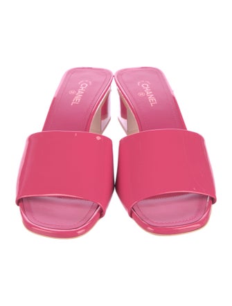 Chanel Interlocking CC Logo Patent Leather Slides