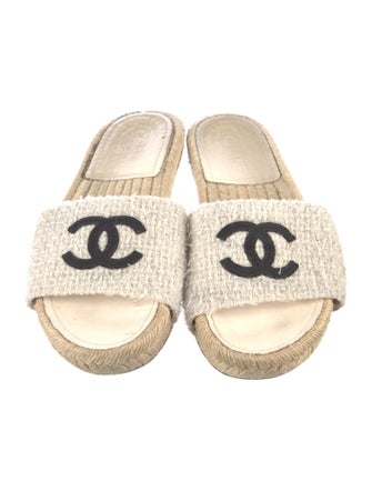 Chanel 2020 Interlocking CC Logo Espadrilles