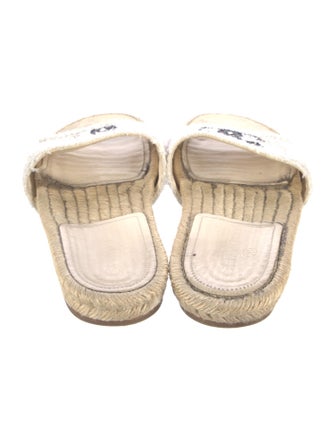 Chanel 2020 Interlocking CC Logo Espadrilles