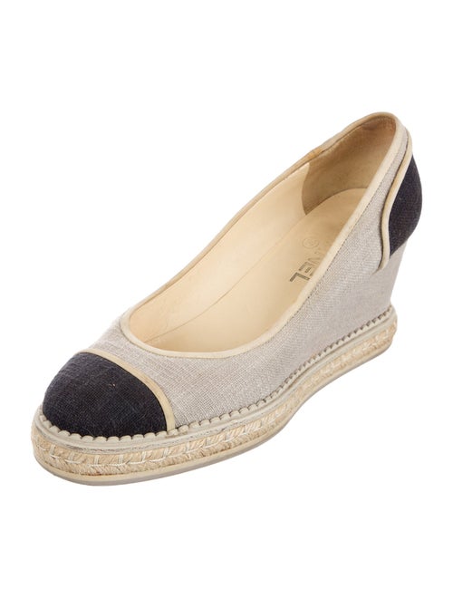 Chanel Interlocking CC Logo Canvas Pumps