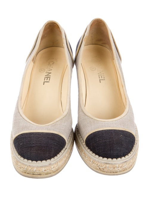 Chanel Interlocking CC Logo Canvas Pumps