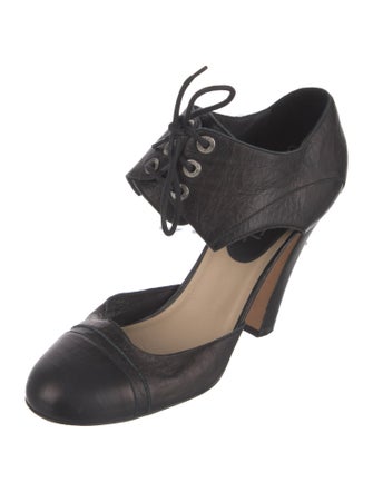 Chanel Interlocking CC Logo Leather Pumps