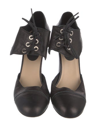 Chanel Interlocking CC Logo Leather Pumps