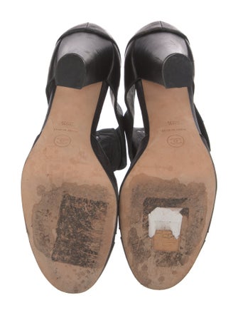 Chanel Interlocking CC Logo Leather Pumps