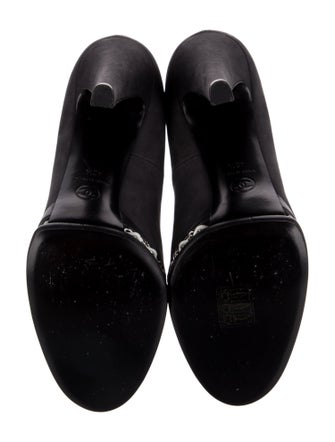 Chanel Interlocking CC Logo Suede Pumps