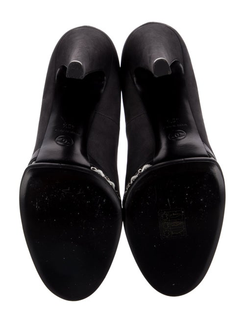 Chanel Interlocking CC Logo Suede Pumps