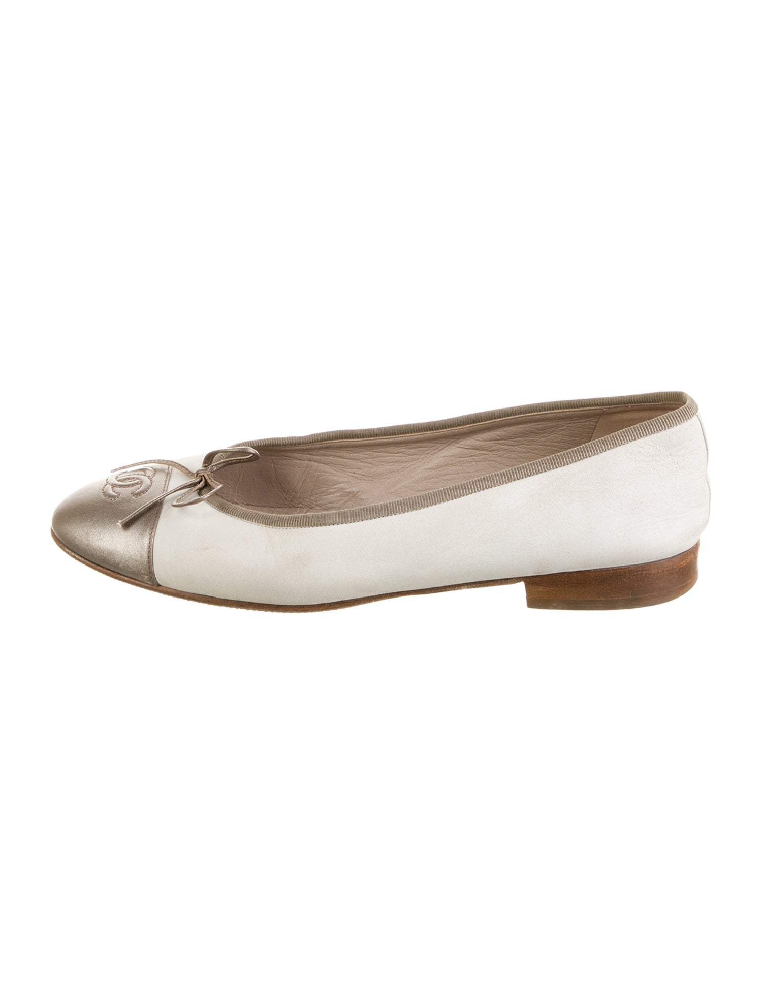 Chanel Interlocking CC Logo Leather Ballet Flats