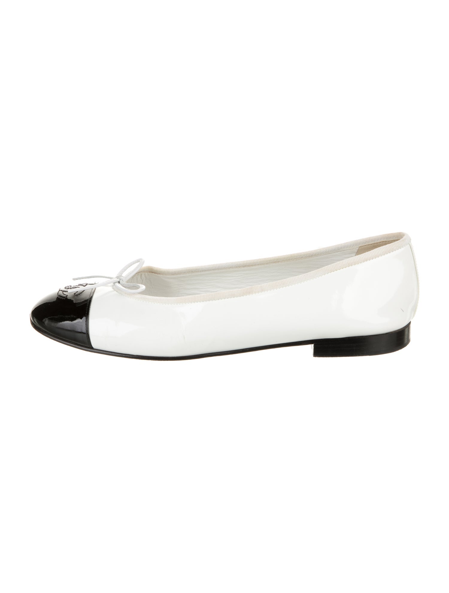 Chanel Interlocking CC Logo Patent Leather Ballet Flats