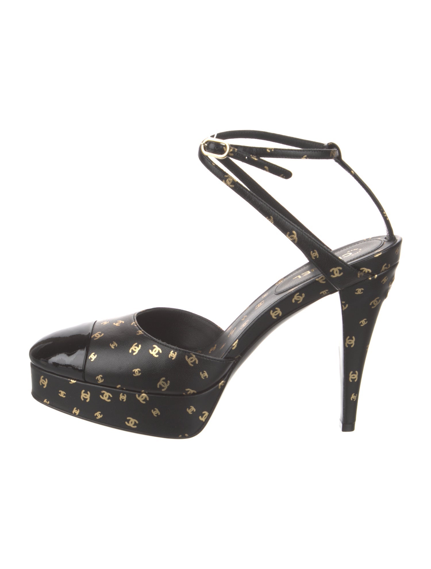 Chanel 2023 Interlocking CC Logo Pumps